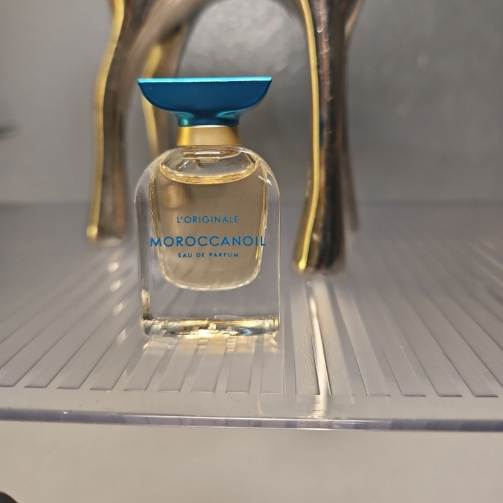 Moroccanoil L'Originale Eau de Parfum - Blue Cap with Gold Accents - Picture 5 of 6